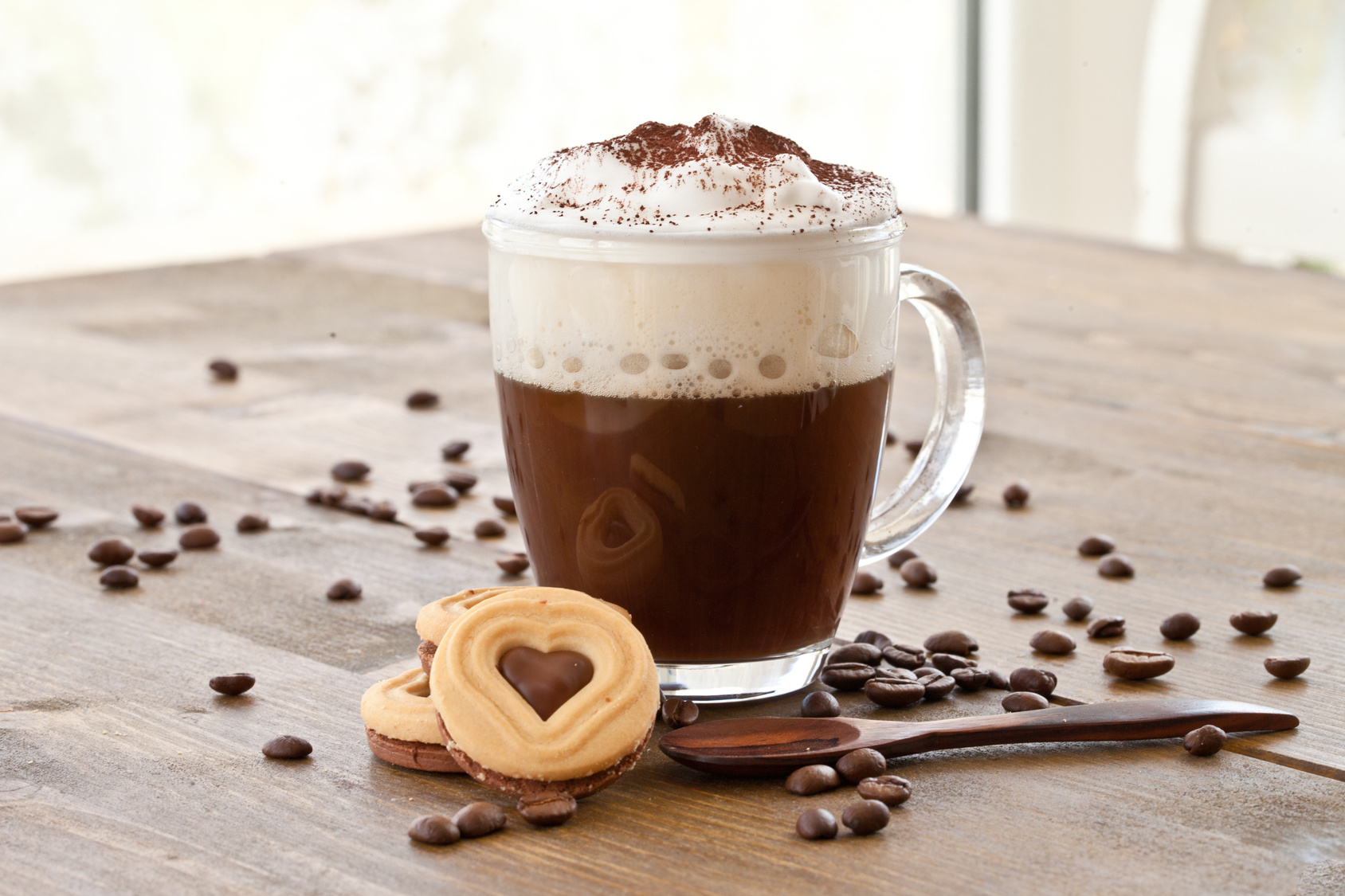 Rezept für eine heiße Schokolade mit weißer Kaffeehaube